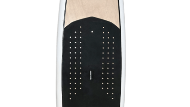 Planche à pagaie avec le mot SUP inscrit dessus